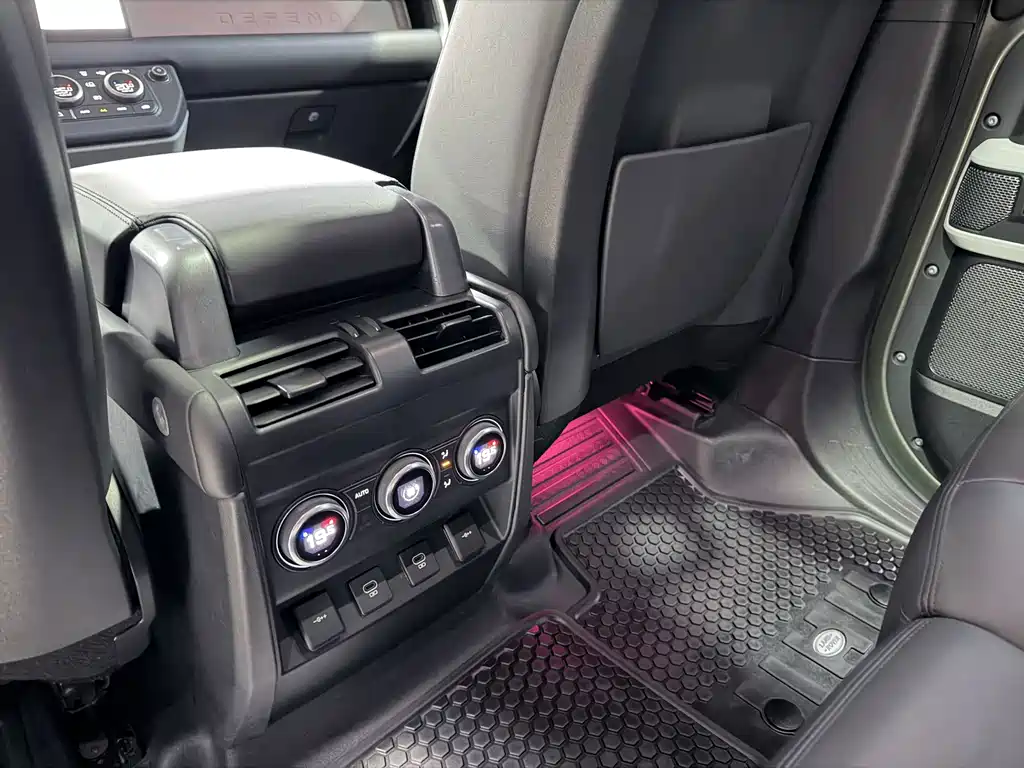 Land Rover Defender — миниатюра 10