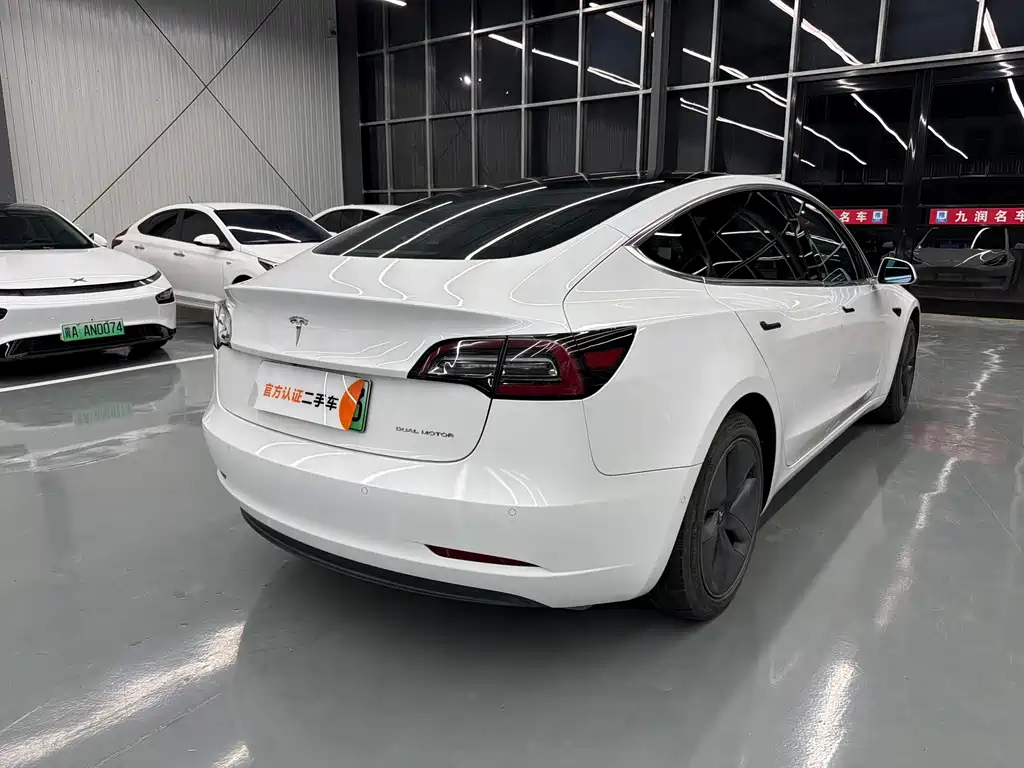 Tesla Model 3 — миниатюра 8