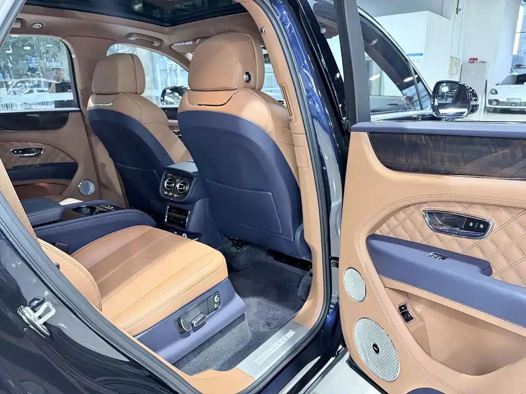 Bentley Bentayga — миниатюра 23