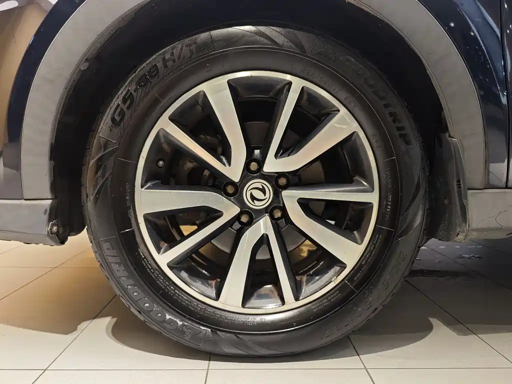 Dongfeng 580 2016 1.5T MT Luxury