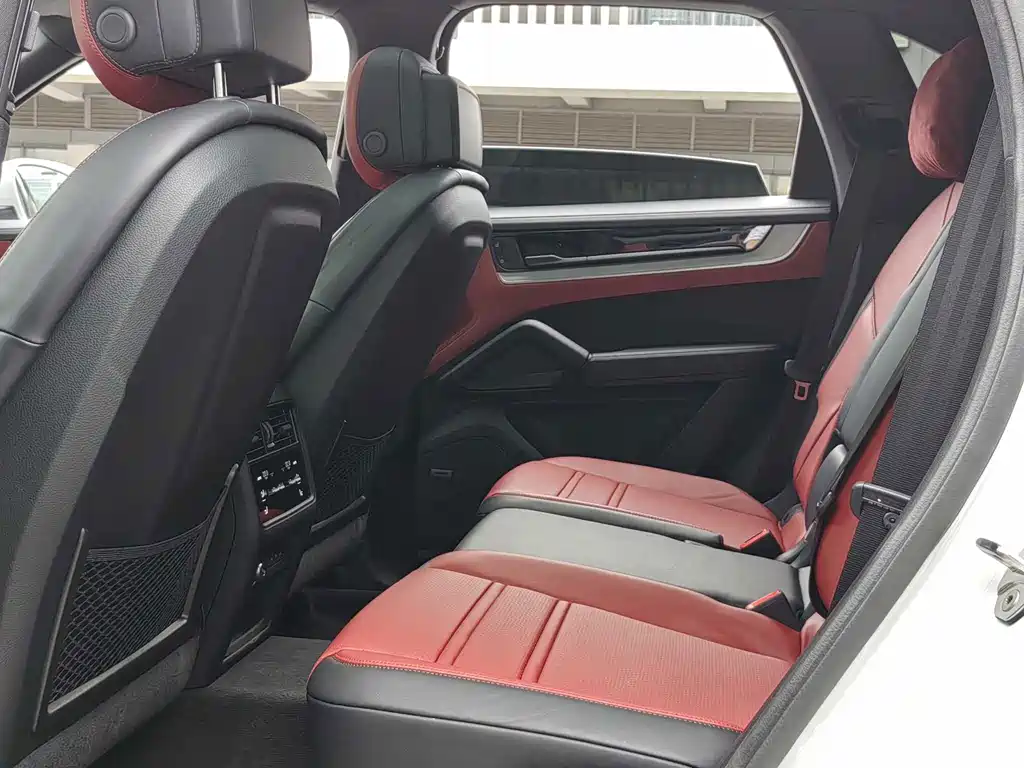Porsche Cayenne — миниатюра 13