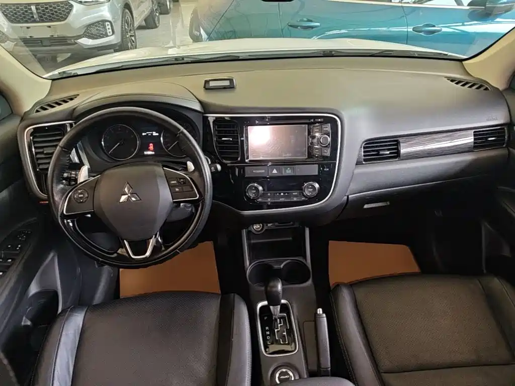 Mitsubishi Outlander (Import) — миниатюра 10