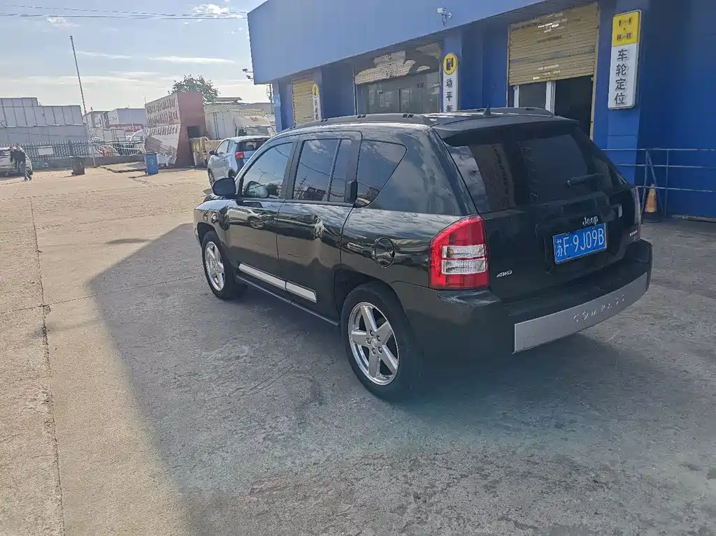 Jeep Compass (Import) — миниатюра 7