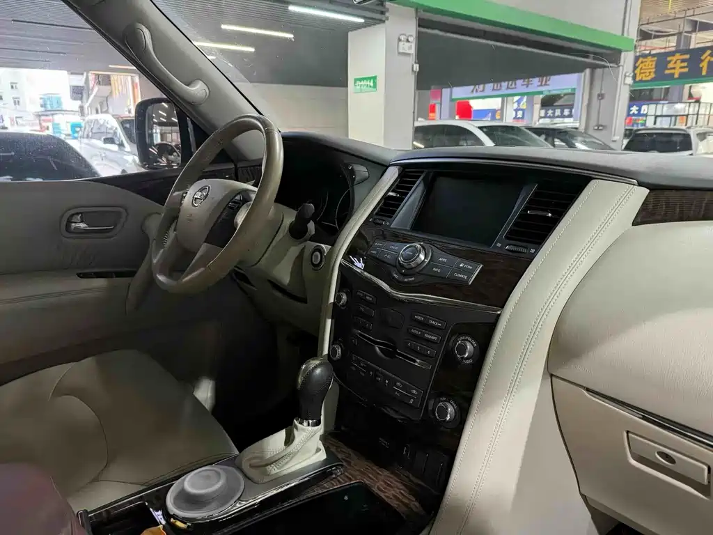 Nissan Patrol — миниатюра 9