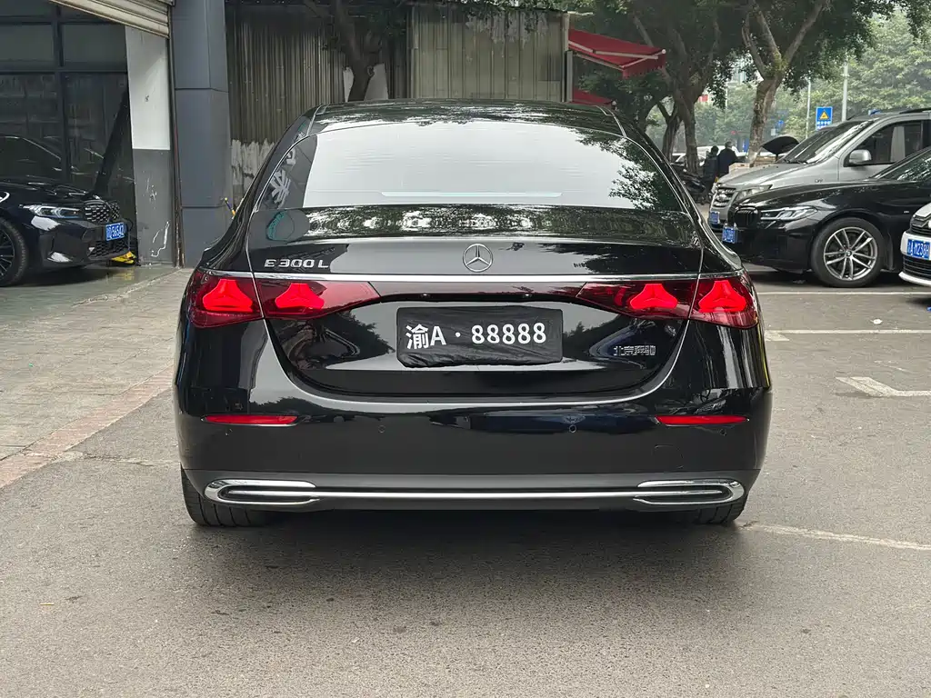 MERCEDES-BENZ E CLASS