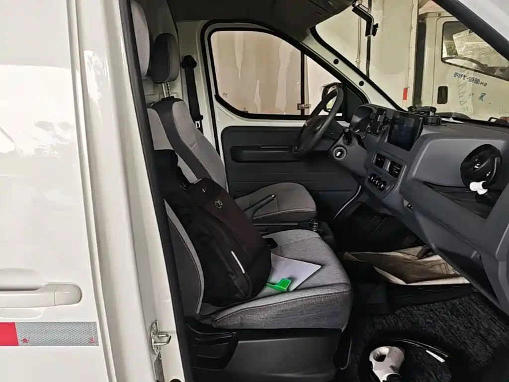 Wuling Yangguang — миниатюра 25