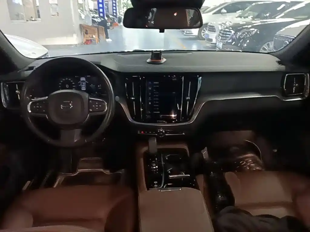 Volvo S60 PHEV — миниатюра 10