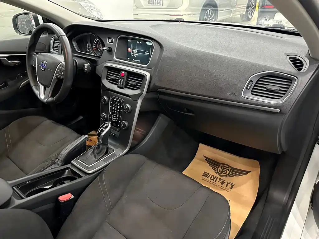 Volvo V40 — миниатюра 7
