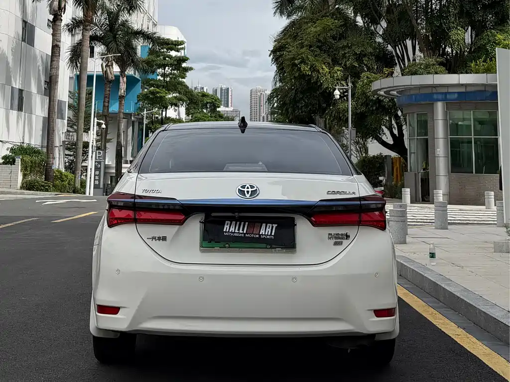 Toyota Corolla Hybrid — миниатюра 5