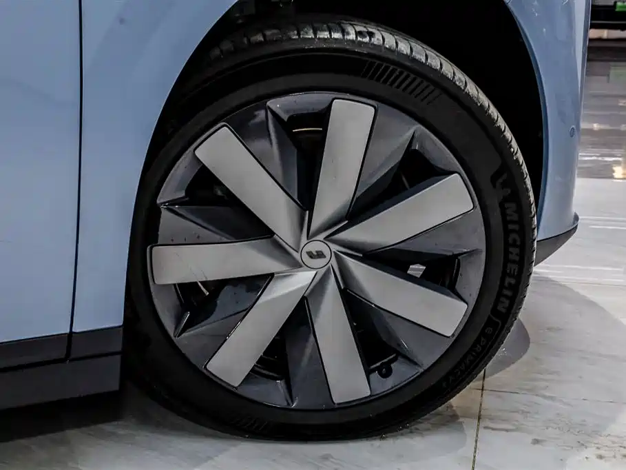 Li Auto i8 2025 Standard