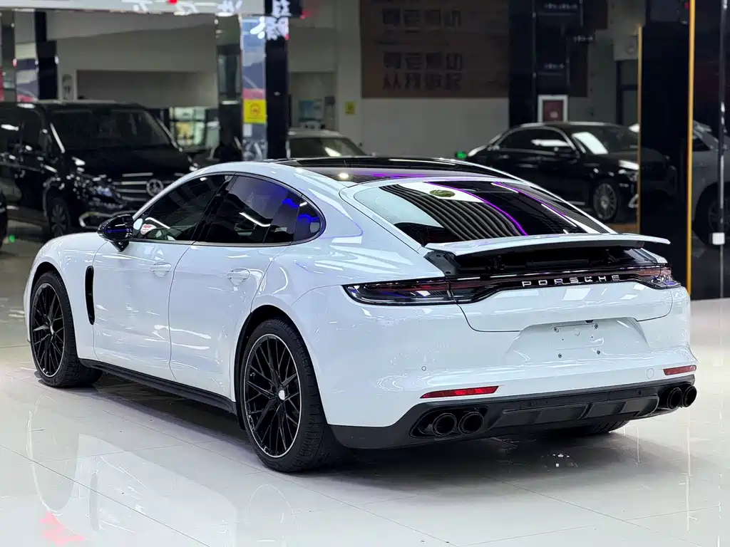 PORSCHE PANAMERA