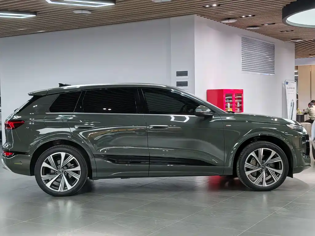 Audi Q6L e-tron