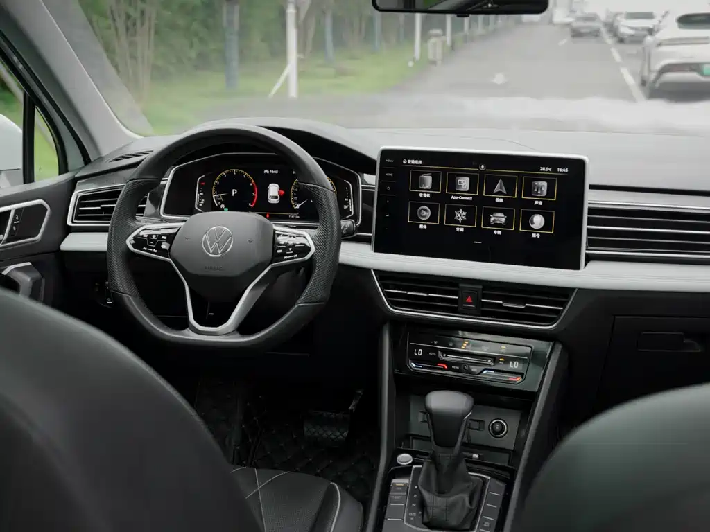 Volkswagen Tiguan L L 2022 330TSI AT Smart