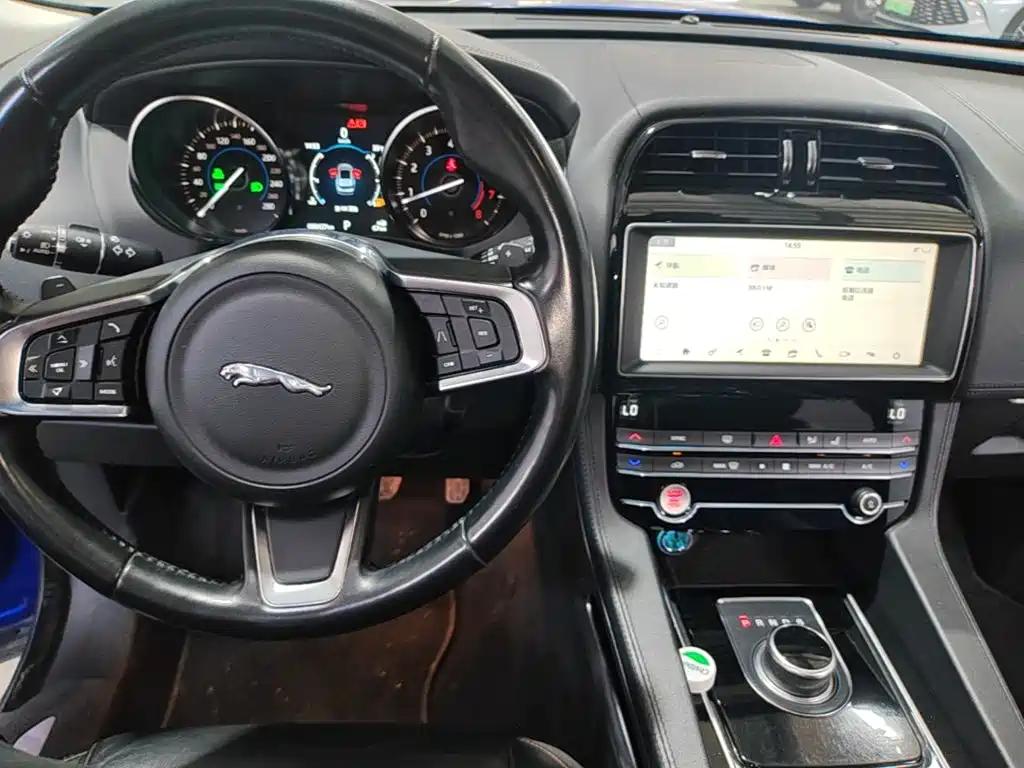 Jaguar F-PACE — миниатюра 6