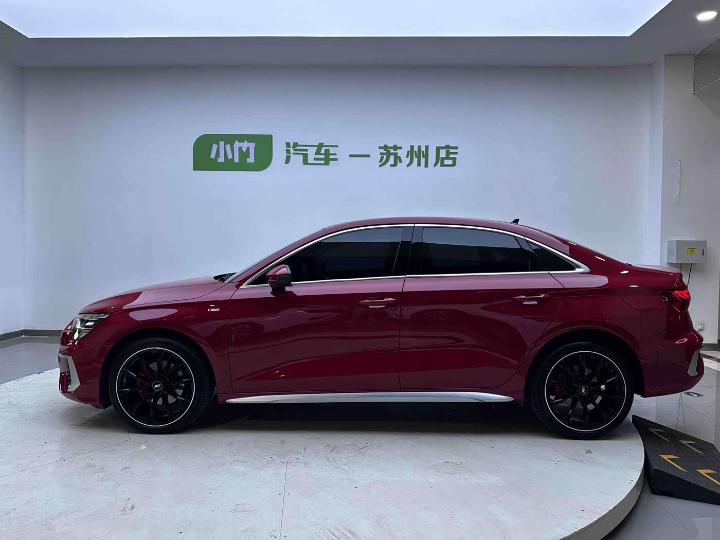 Audi A3 1.4 л 2022 г. красный/фиолетовый, пробег 25000 км