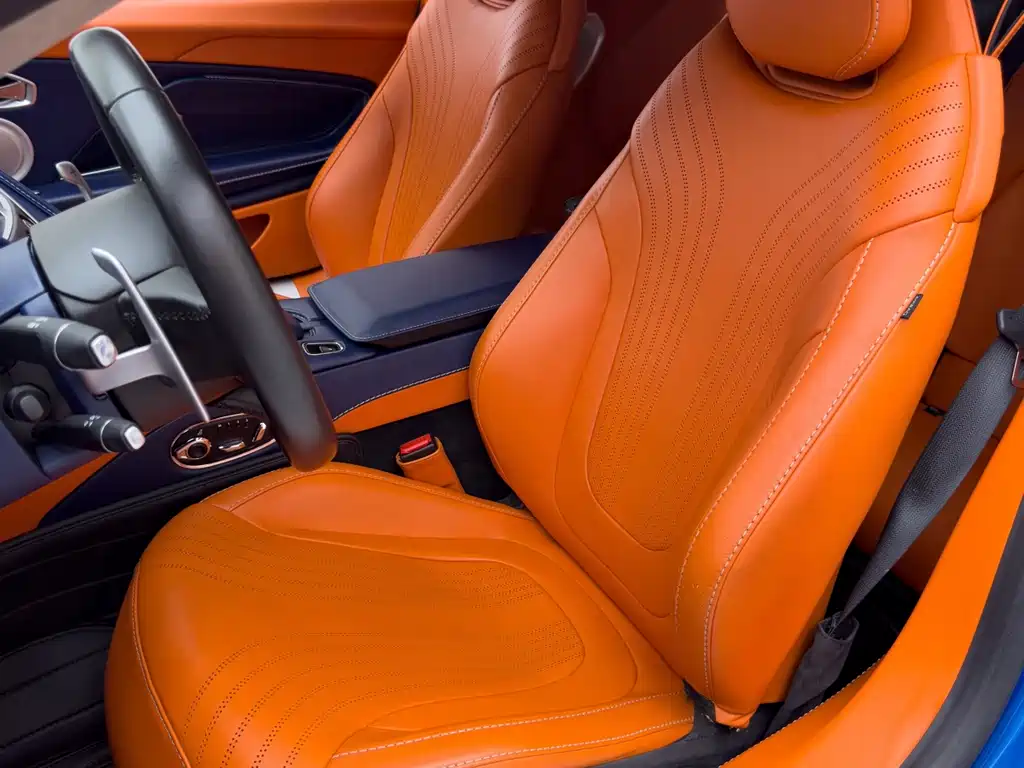 Aston Martin DB11 — миниатюра 13