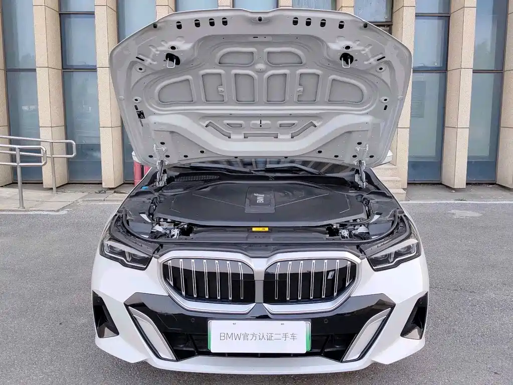 BMW i5 — миниатюра 7