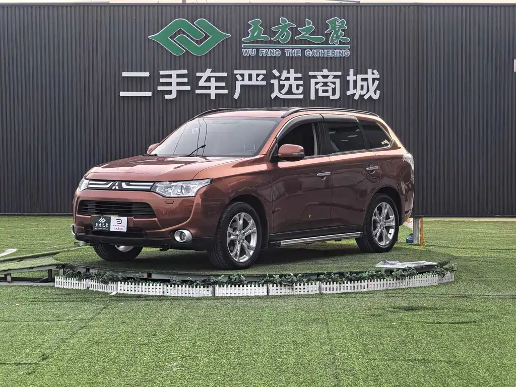 Mitsubishi Outlander (Import) 2014