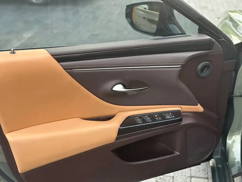 Lexus ES 2020 200