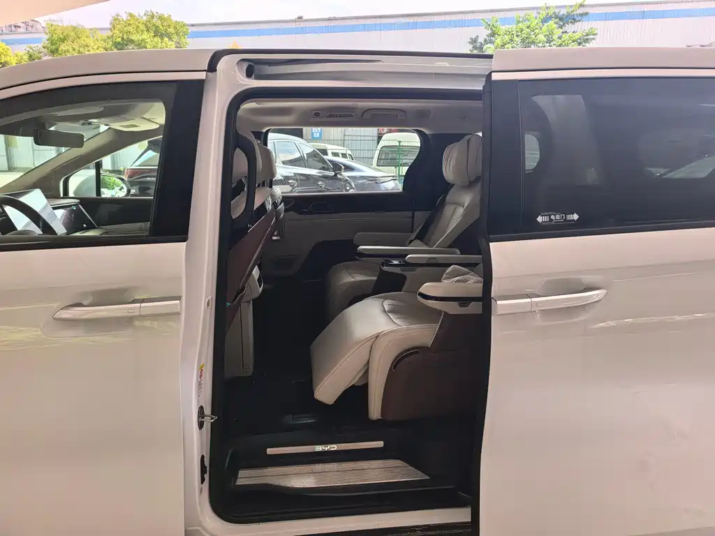 BYD Xia 2025 DM-i 1.5T 180km