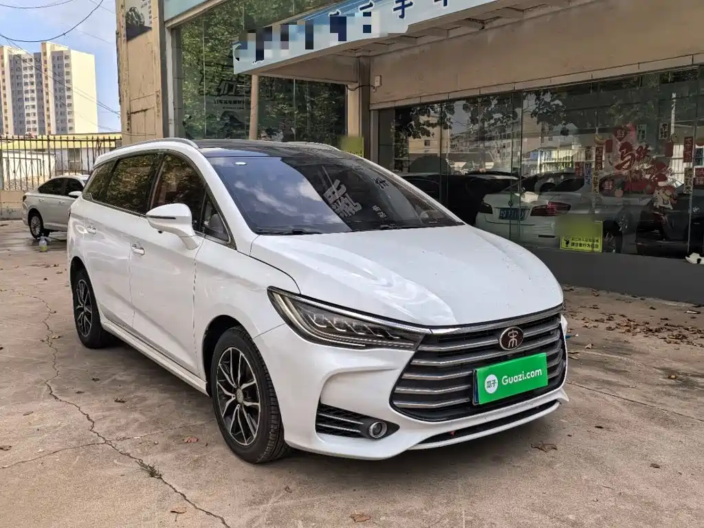 BYD MAX — миниатюра 4