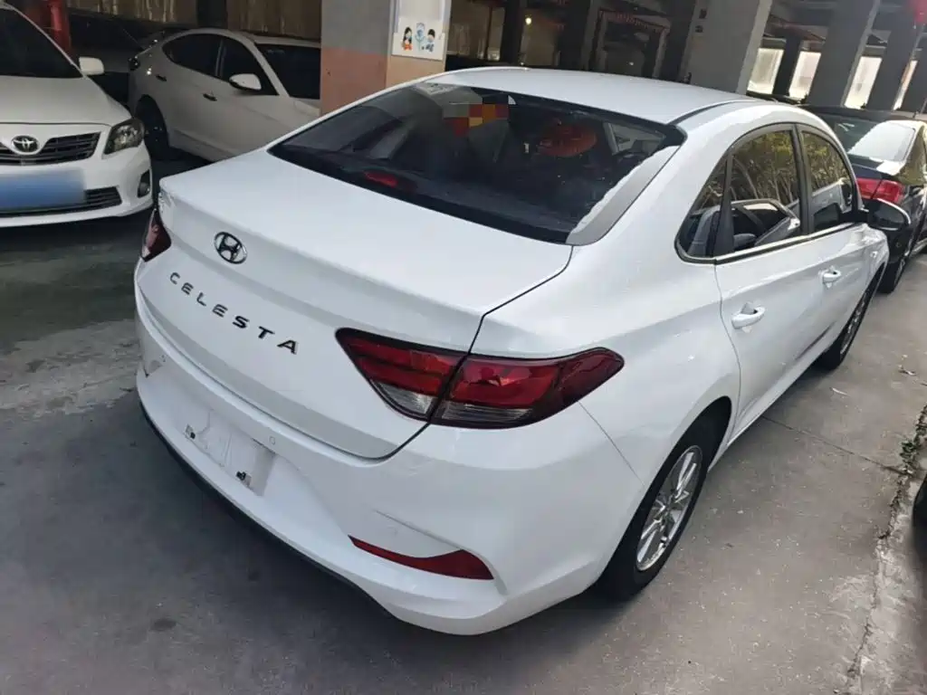 Hyundai Elantra — миниатюра 7