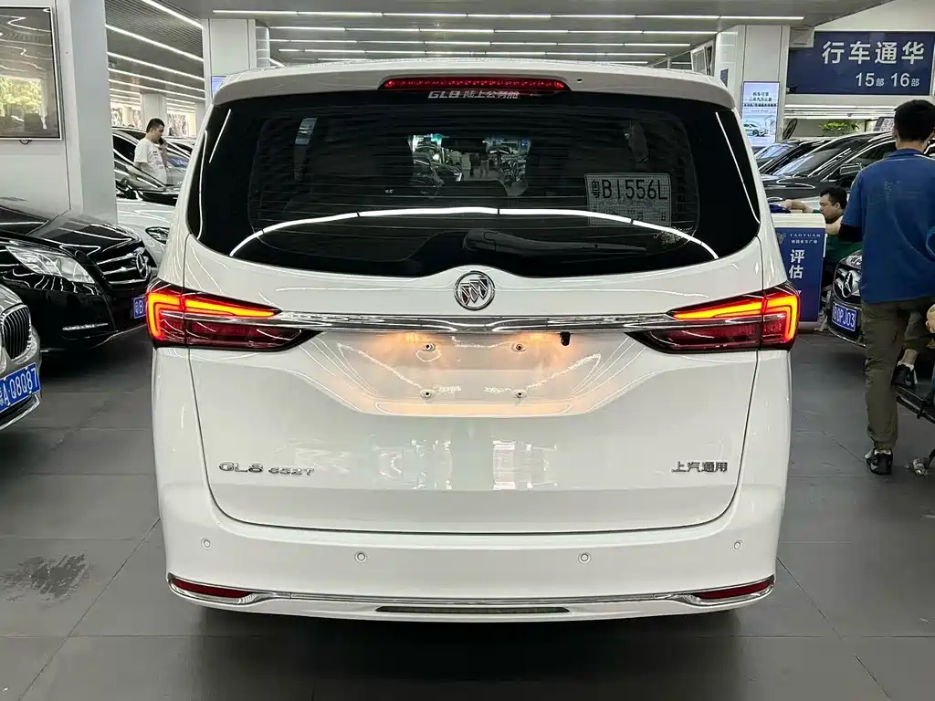 Buick GL8 — миниатюра 9