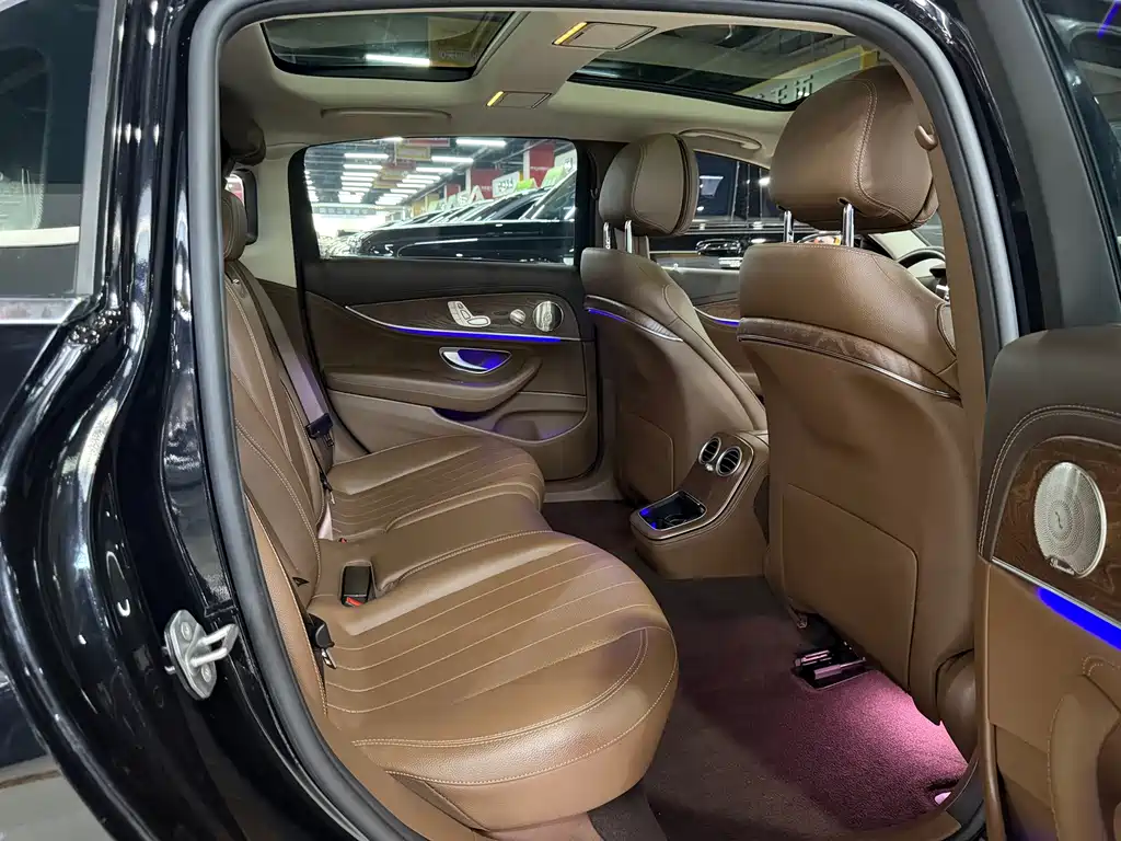 Mercedes-Benz E-Class — миниатюра 11