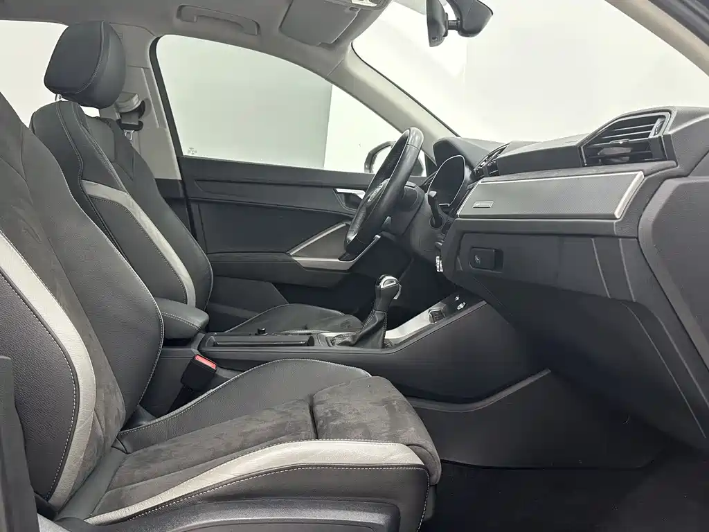 Audi Q3 2023 35 TFSI (1.4T)
