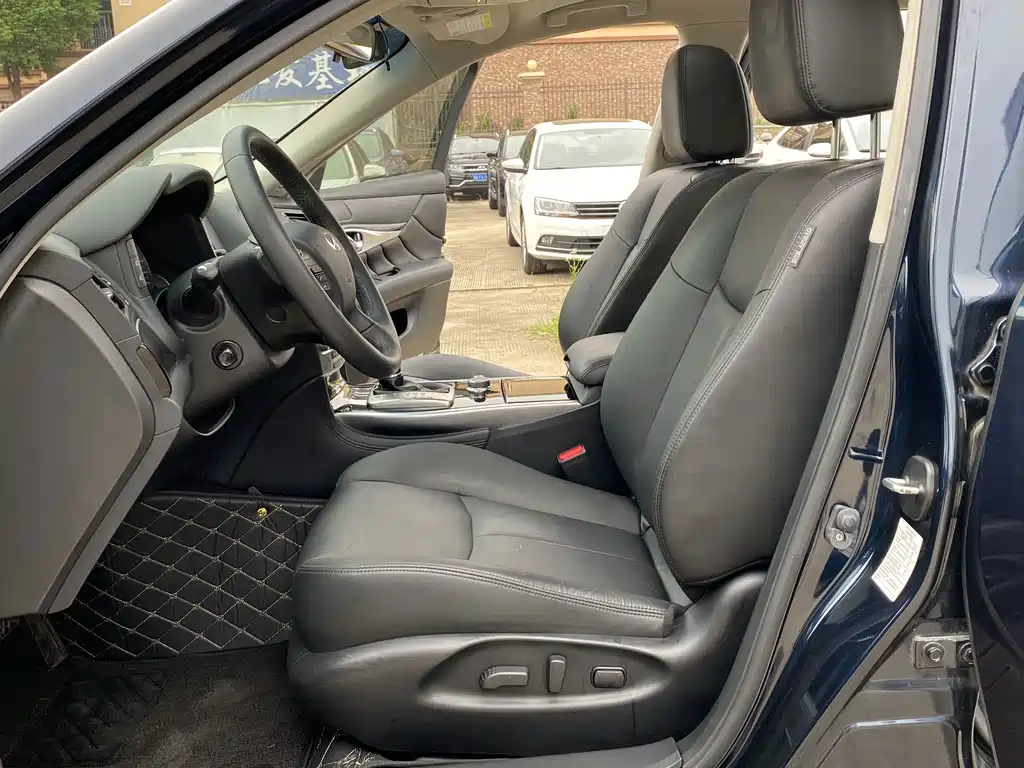 Infiniti Q70 — миниатюра 4
