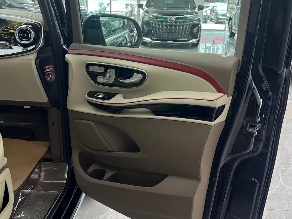 Mercedes-Benz V-Class V 2024 V 300 L Luxury