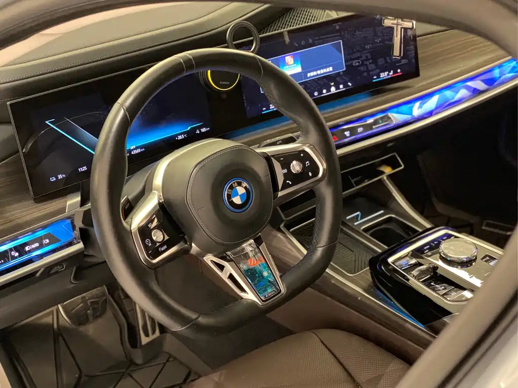 BMW i7 — миниатюра 15