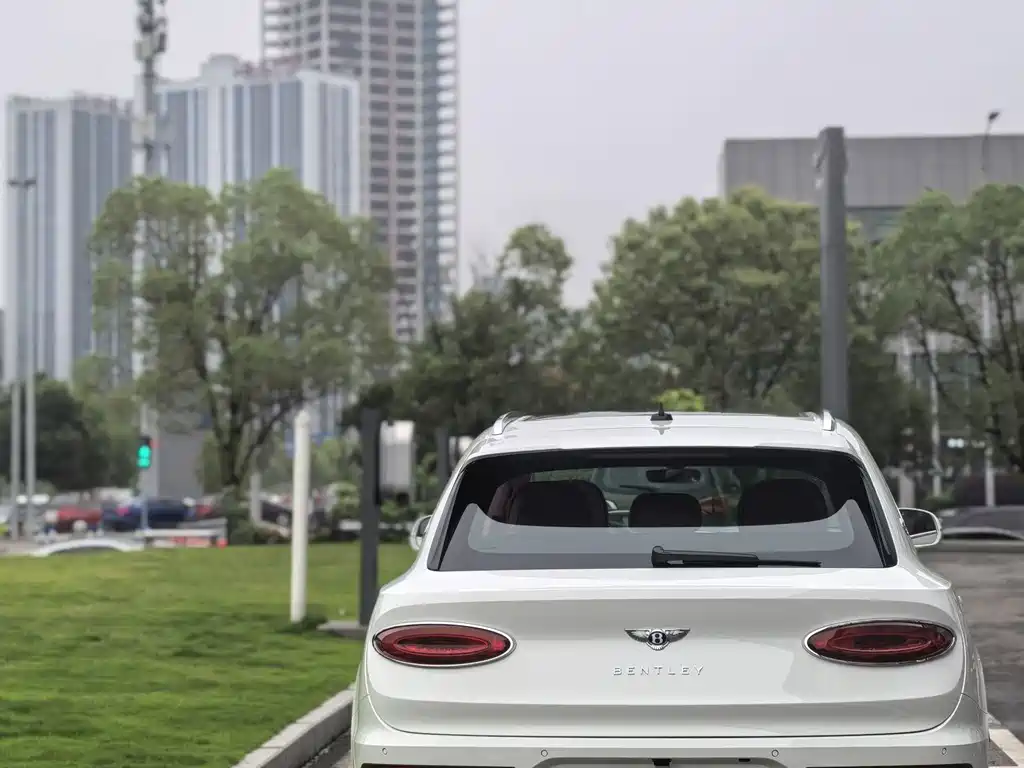 Bentley Bentayga — миниатюра 9
