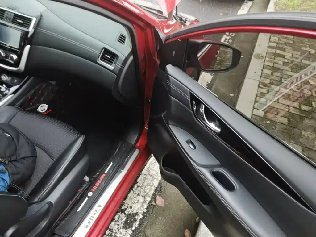 Nissan Tiida — миниатюра 18