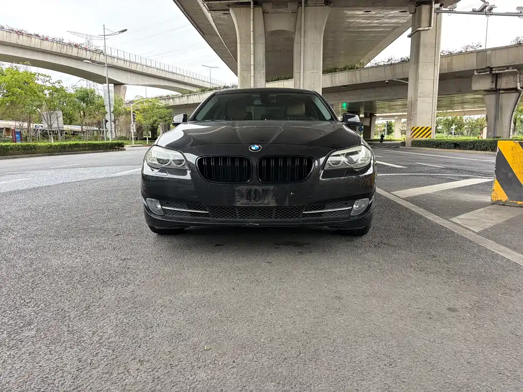 BMW 5 Series — миниатюра 2