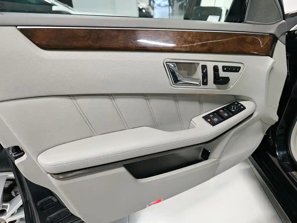 Mercedes-Benz E-Class E 2011 E 200 L CGI