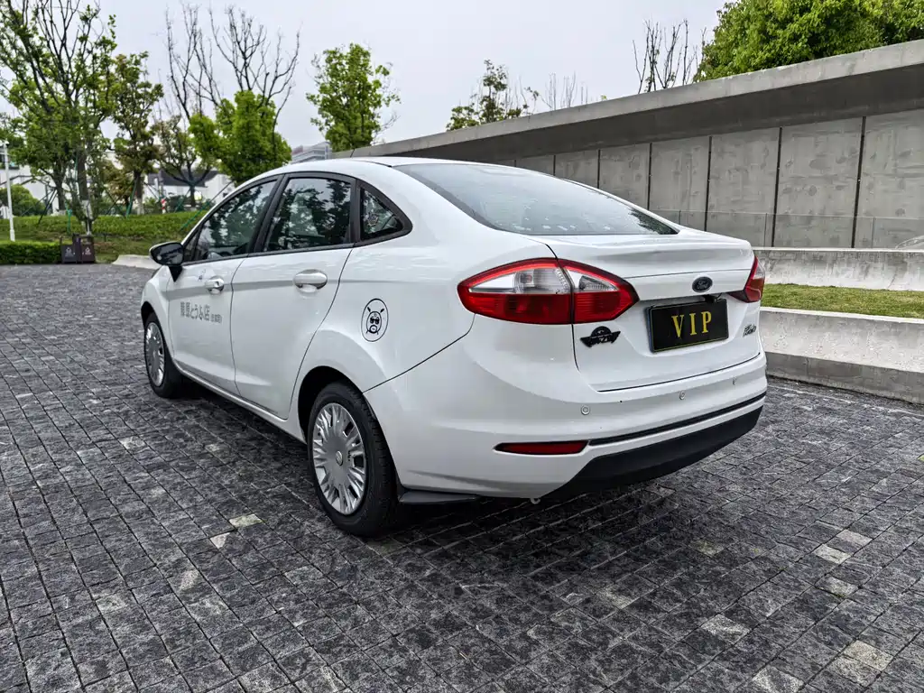 Ford Fiesta 2013 1.5L MT