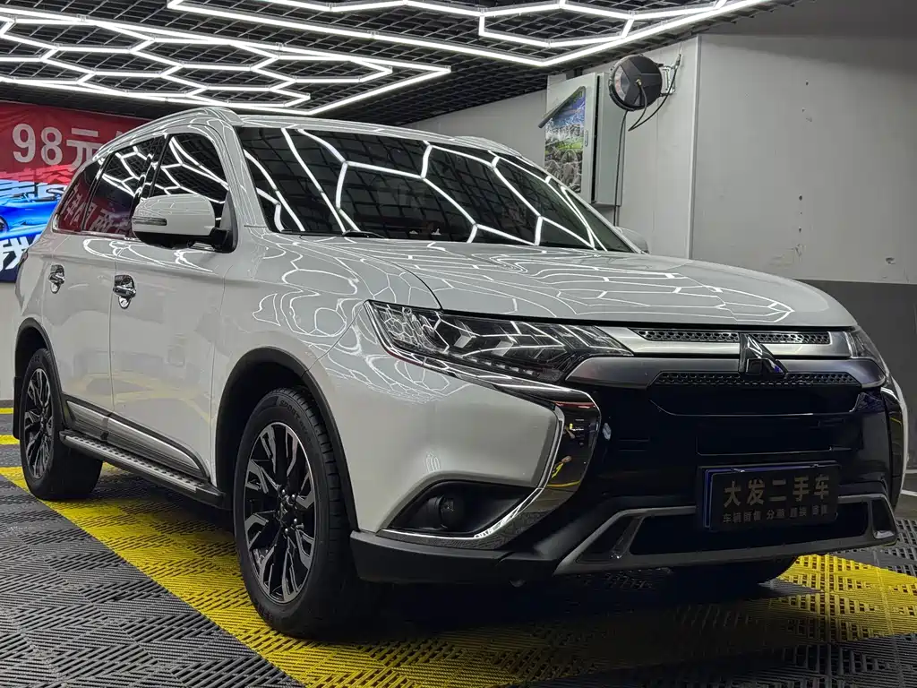 Mitsubishi Outlander 2019 2.4L 7 мест VI