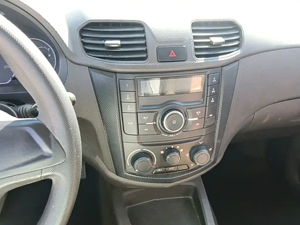 Wuling Hongguang — миниатюра 13