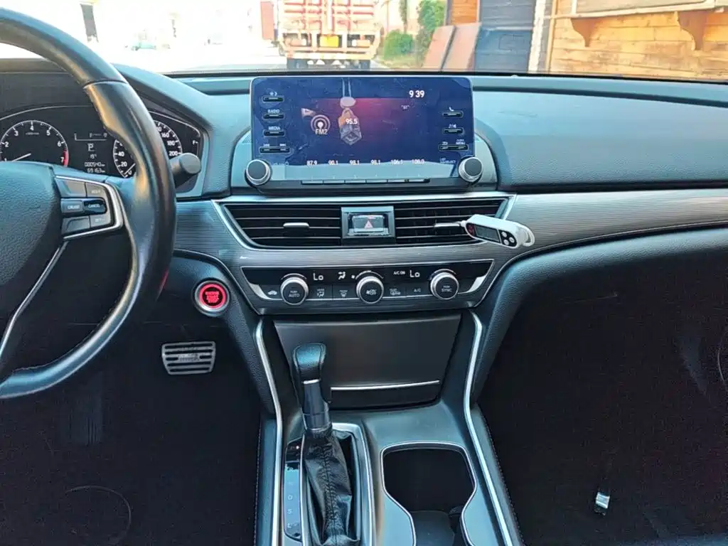 Honda Accord — миниатюра 13