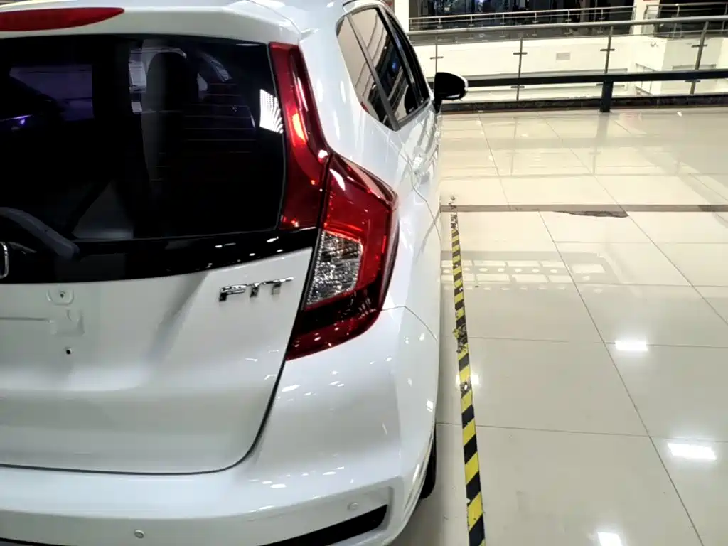 Honda Fit — миниатюра 8