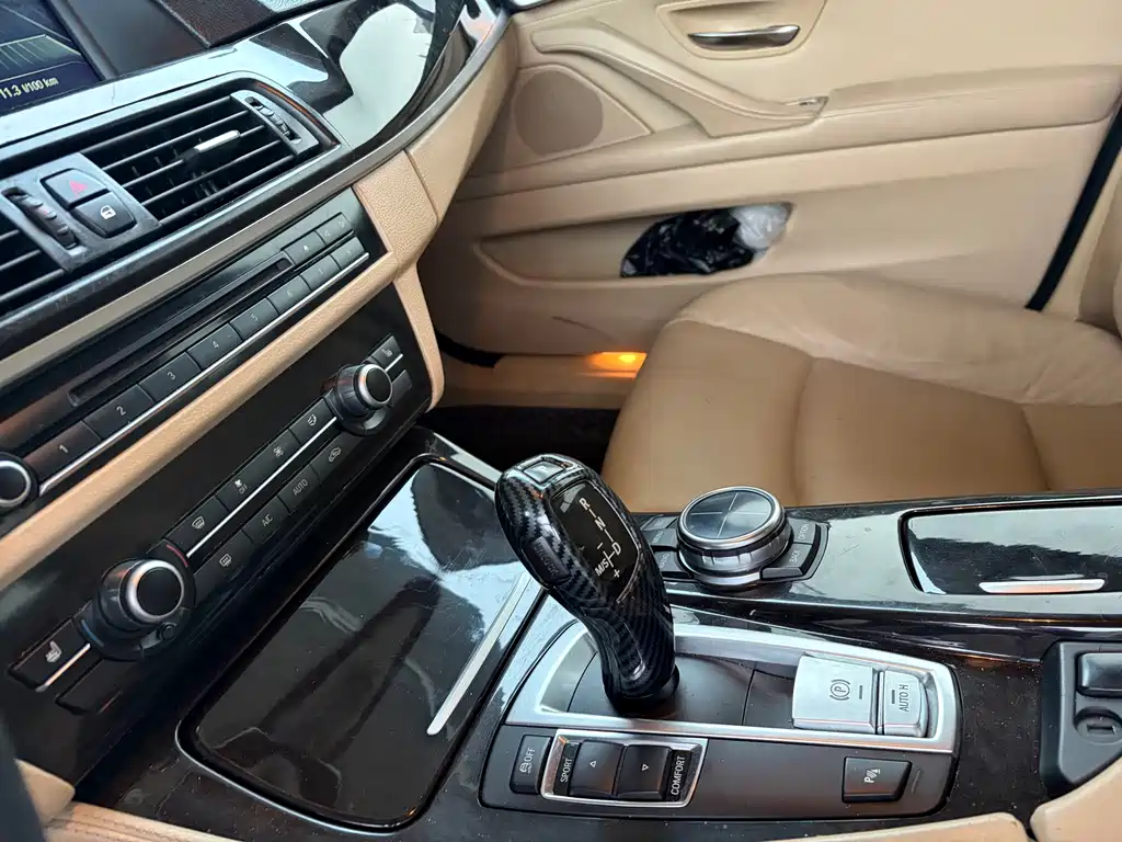 BMW 5 Series — миниатюра 12