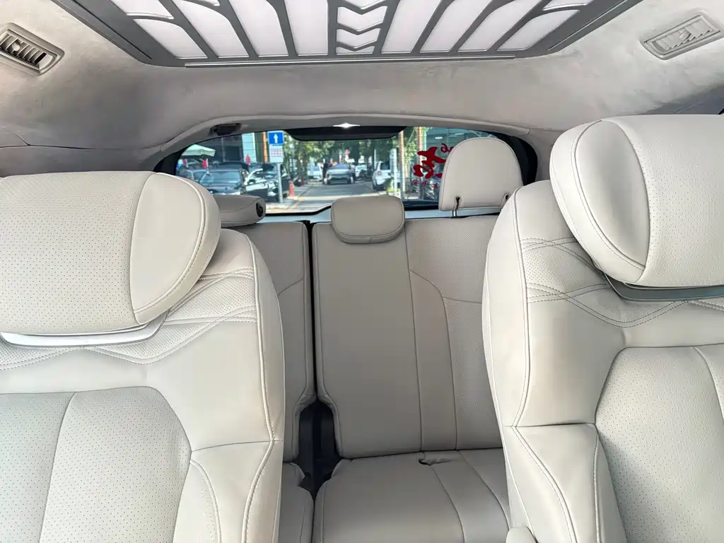 Toyota Granvia 2024 2.5L Comfort