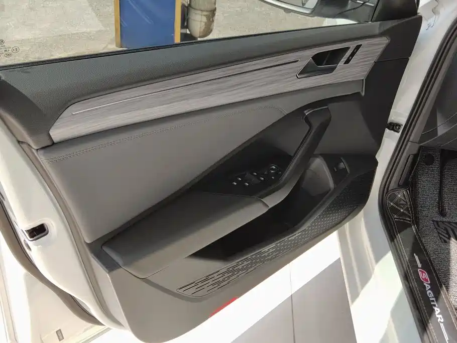 Volkswagen Sagitar — миниатюра 7
