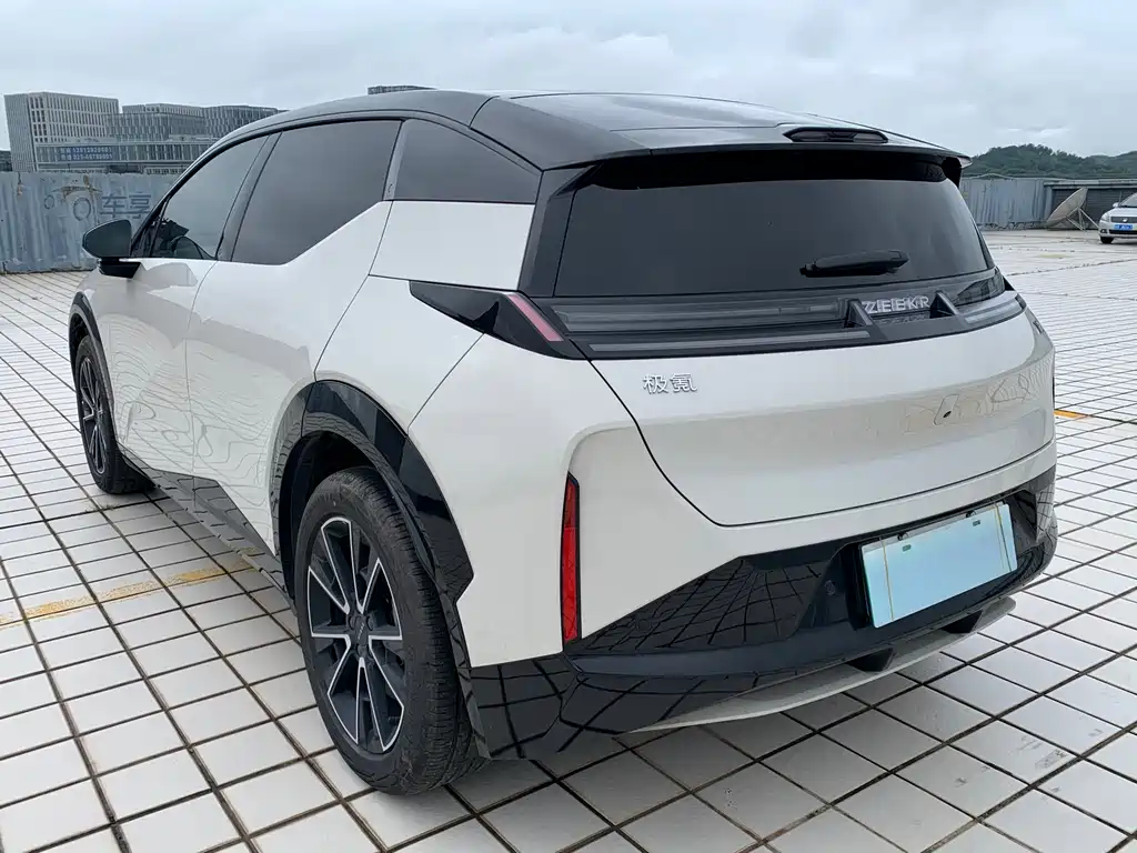 Zeekr X 2026 Max мест