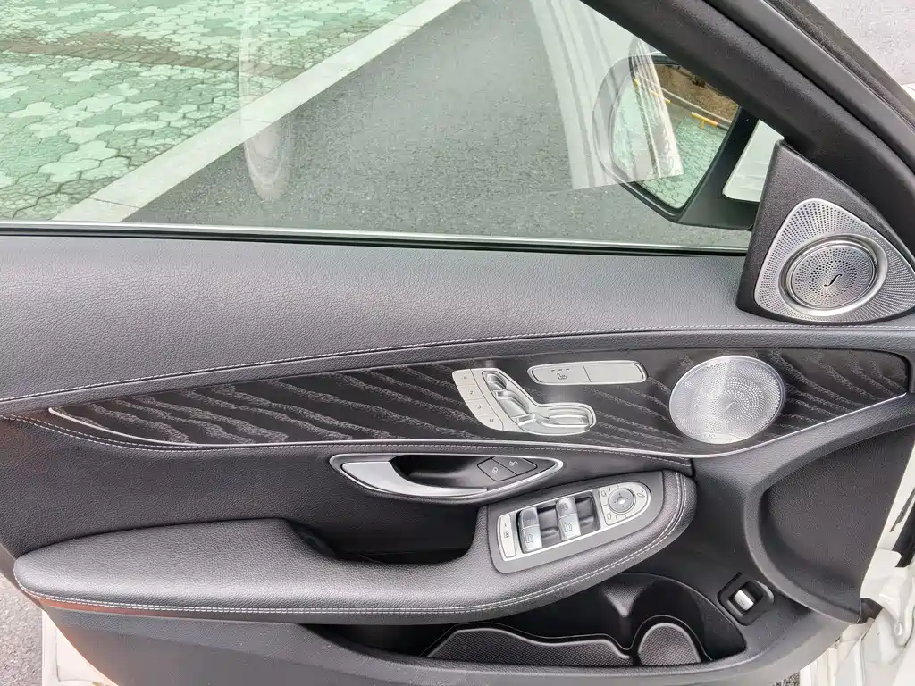 Mercedes-Benz C-Class — миниатюра 12