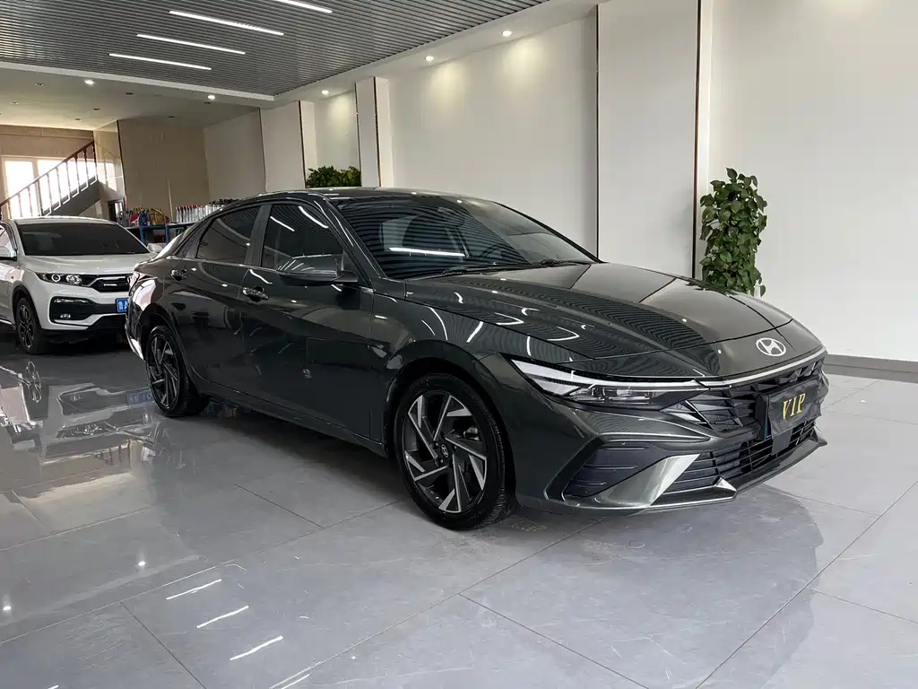 Hyundai Elantra 2023 1.5L CVT LUX Luxury
