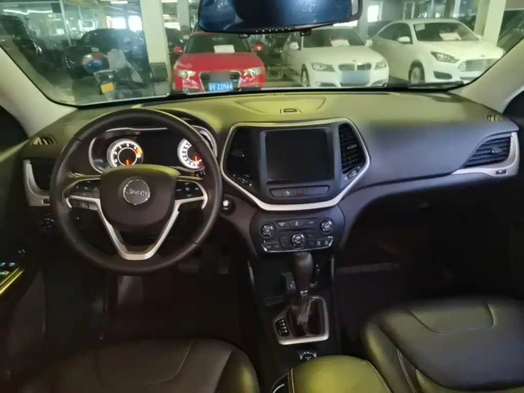 Jeep Cherokee — миниатюра 10