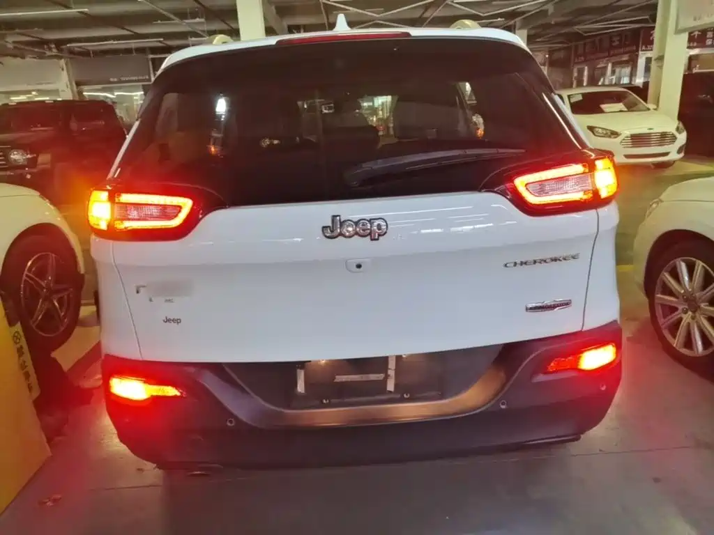 Jeep Cherokee — миниатюра 6
