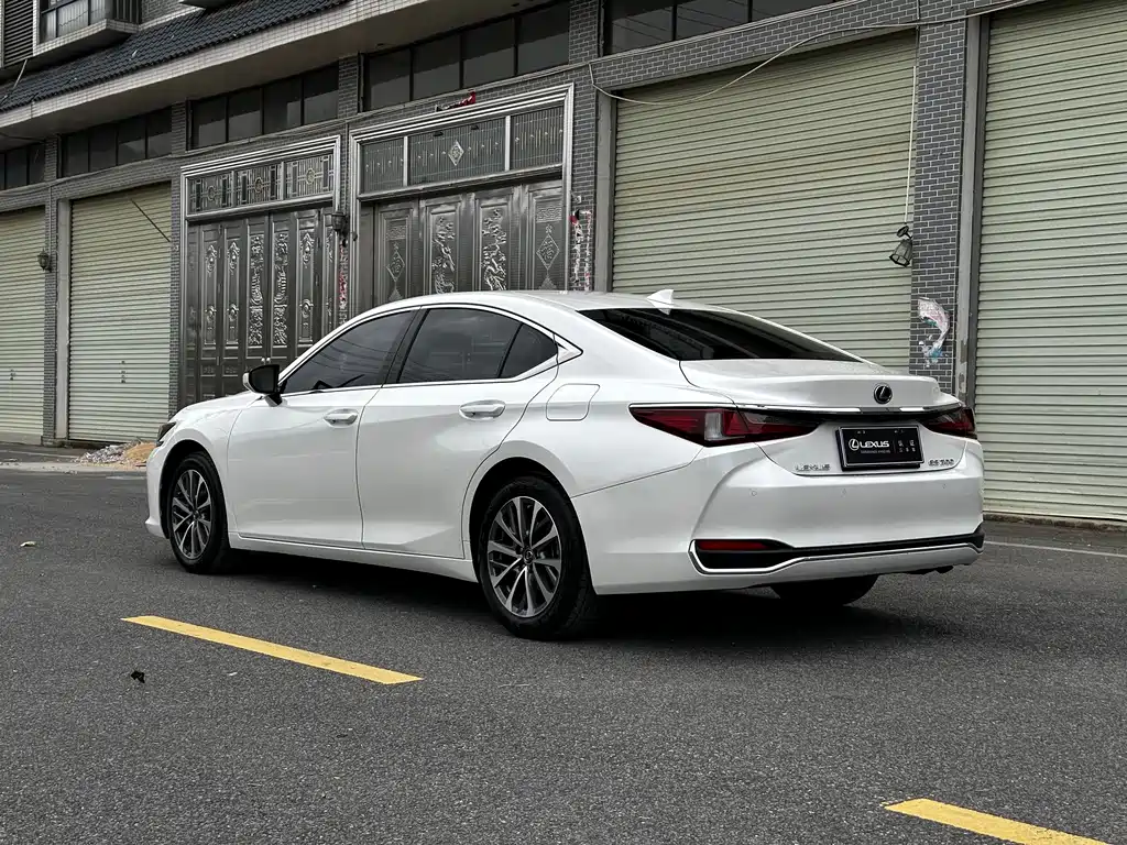 Lexus ES — миниатюра 9